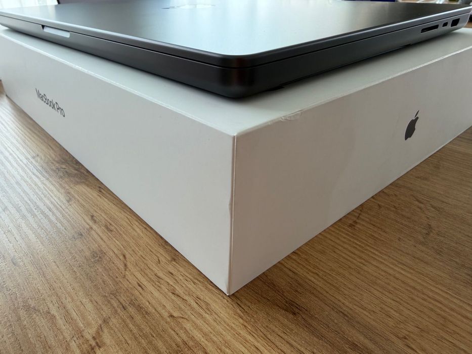 ЧИСТО НОВ MacBook Pro 16" M4 PRO Chip 14-CPU/20-GPU/48GB RAM/512GB SSD