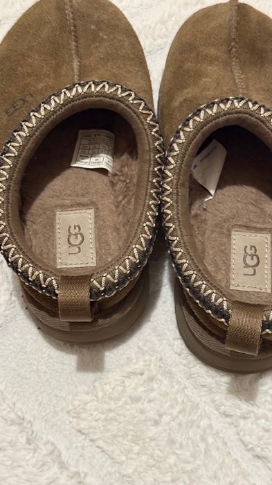 UGG razz 31 (12) размер. Уголемени. Много са топли и удобни.