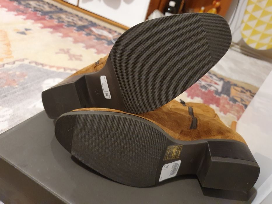 Botine din piele intoarsa