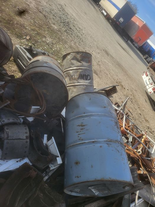 Продам бочки 200л канистры 20 л