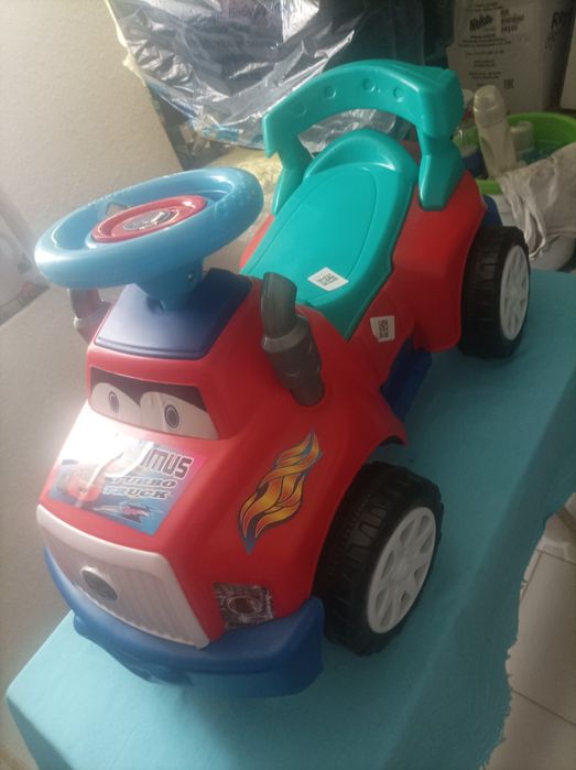 Машина детская от 1 до 5 лет совершенно новая с  этикеткой