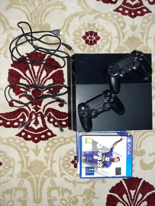 Продам Playstation 4, 500 гб,2-мя джойстиками!