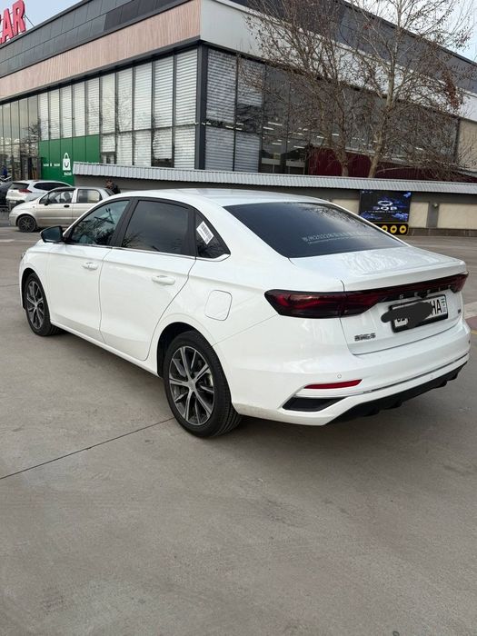 Geely Emgrand Сотилади