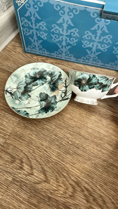 Продам фарфоровый сервиз