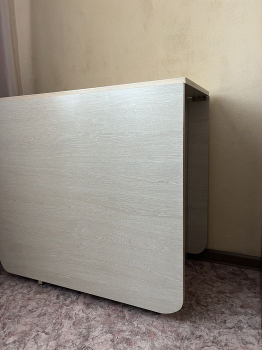 Продам столик состояние отличное