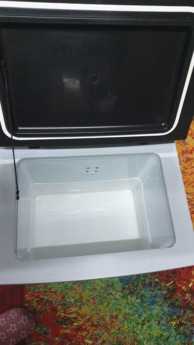 хладилник Dometic за риболов и къмпинг 40 литра на 12v и 220v