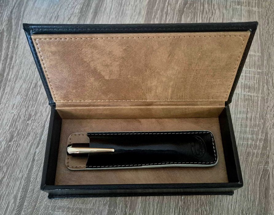 Stilou Poenari negru "Baron Business" cu toc de piele si cutie