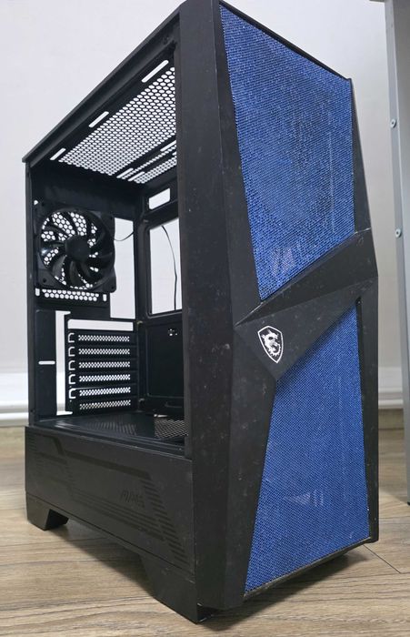 Carcasa MSI Gaming cu 3 ventilatoare