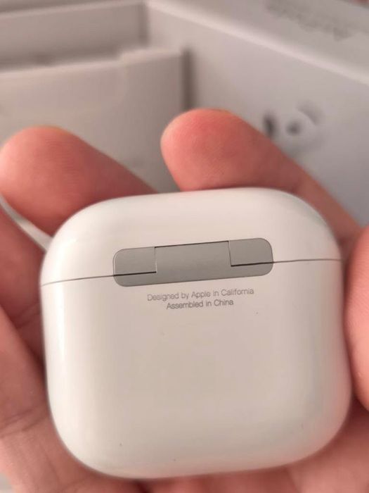 AirPods Pro 4 noi sigilate