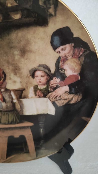 Порцеланова чиния за стена