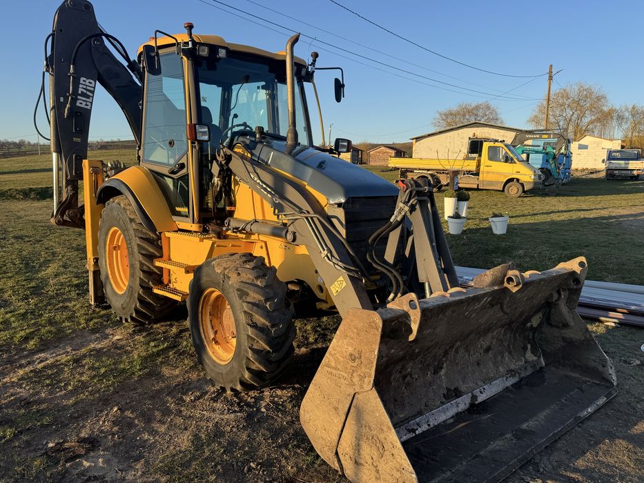 Execut lucrari cu buldoexcavator ,miniexcavator , midiexcavator