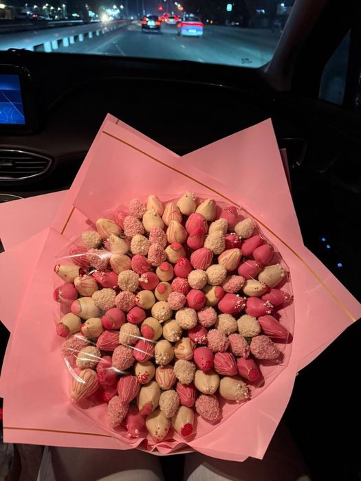 Клубника в шоколаде Алматы