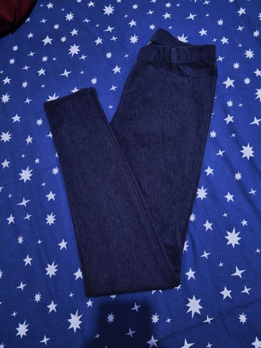 Vând blugi cu elastic in interior, fara curea