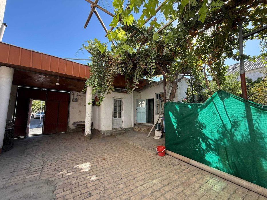 Buxoroda 4.8 SOTIQLI HOVLI hovli sotiladi