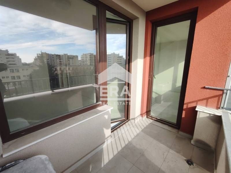 Продава се Двустаен апартамент в Варна, Победа - 68 кв.м за 1200 €/кв.м - Снимка #8