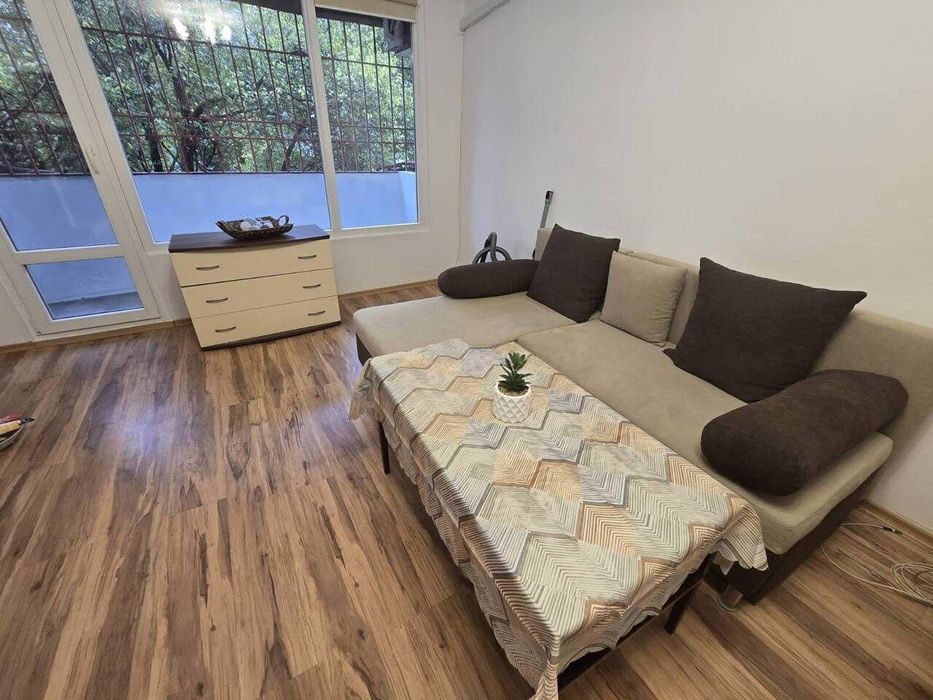 Дава се под наем Двустаен апартамент в Бургас, Славейков - 74 кв.м за 408 € - Снимка #1