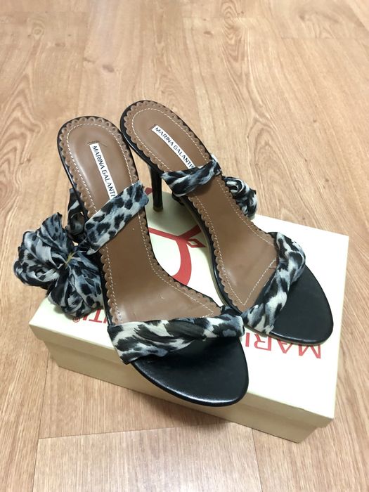 Високи сандали