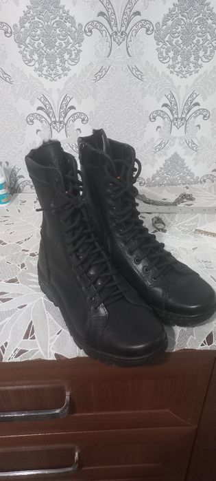 Продаётся  берци кожаный новыи