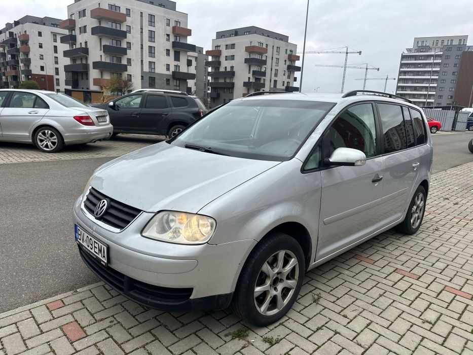 Vând Volkswagen Touran 2004