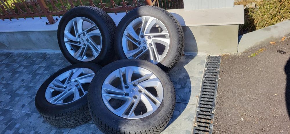 Гуми със джанти Нисан Джук