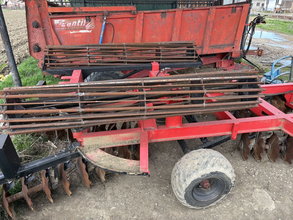 Semanatoare de porumb 6 randuri si Disc de 6 metri