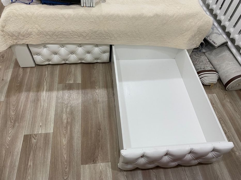 Кровать с ящиком