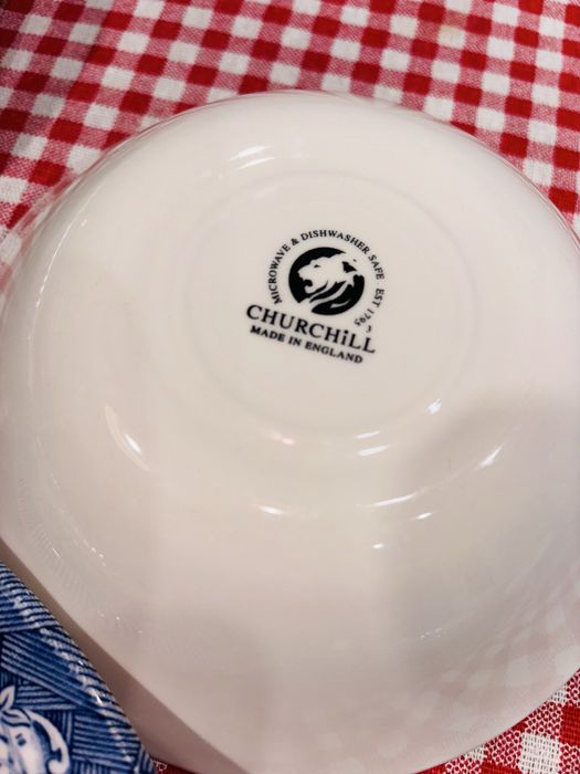 Порцеланов английски сервиз