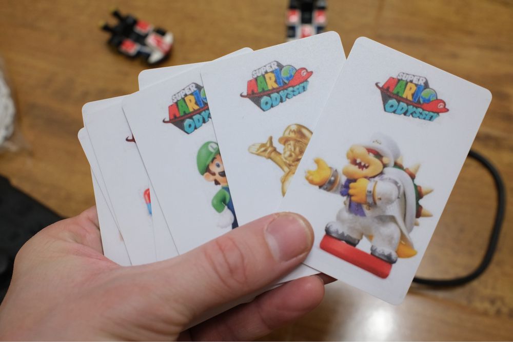 Продам конроллер Nintendo Switch + док-станция + карточки амибо