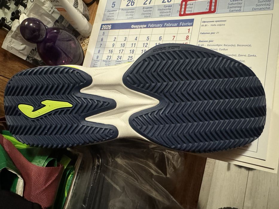 Продавам маратонки за тенис на корт Joma!