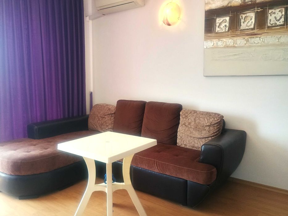 Първа линия на южния плаж на Несебър с  гледка, басейн и паркинг