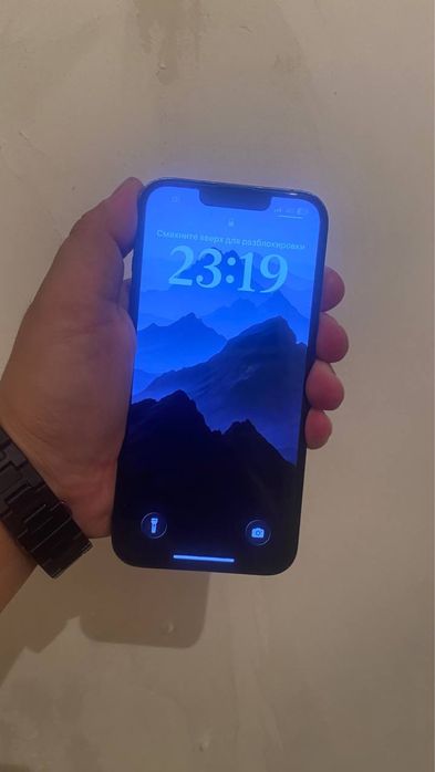Продается IPhone  13