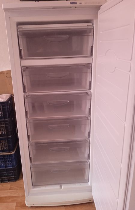 Срочно продается морозильная камера  Атлант