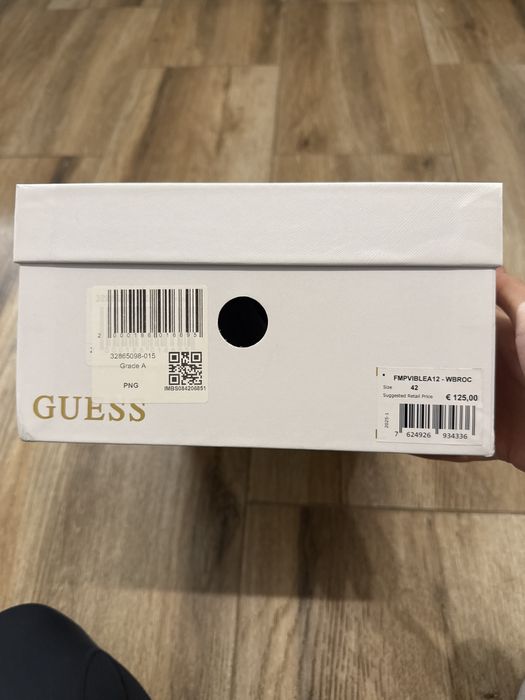 Обувки GUESS, неизползвани