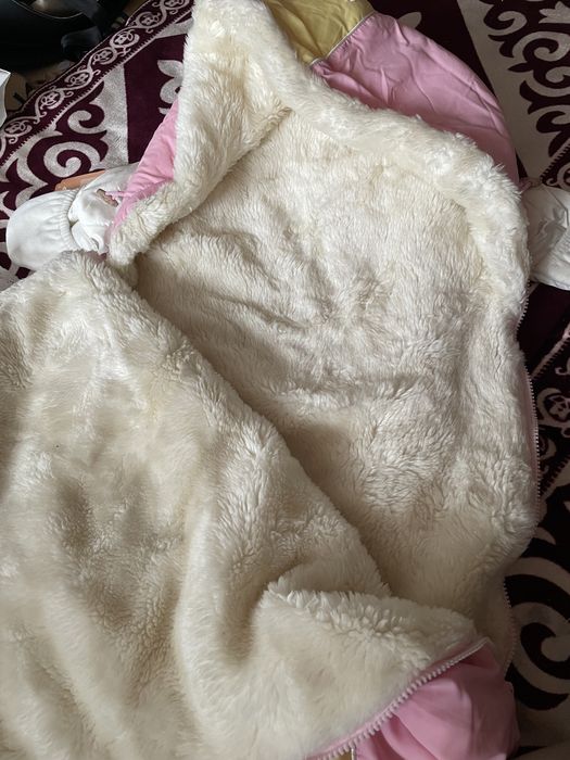 Продается конвертики по 1500 куртка 2000 для ног 1000