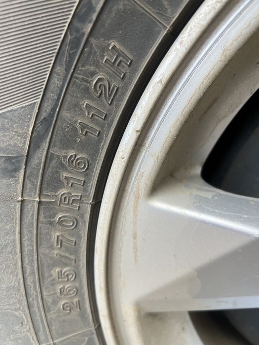Продам резину с дисками 265/70 R16
