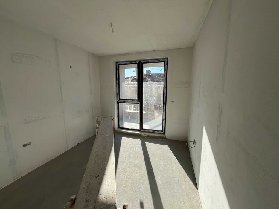 Продава апартамент с две слани до у-ще СУ Екзарх Антим I, Казанлък