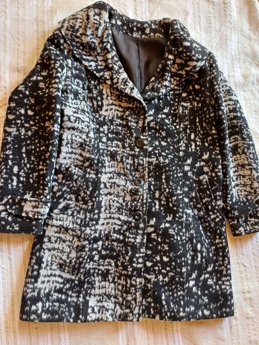 Зимно вълнено палто. Меланж бяло и черно.