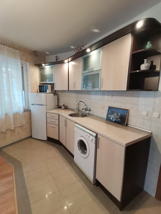 Дава се под наем Двустаен апартамент в Бургас, Лазур - 65 кв.м за 348.84 € - Снимка #1
