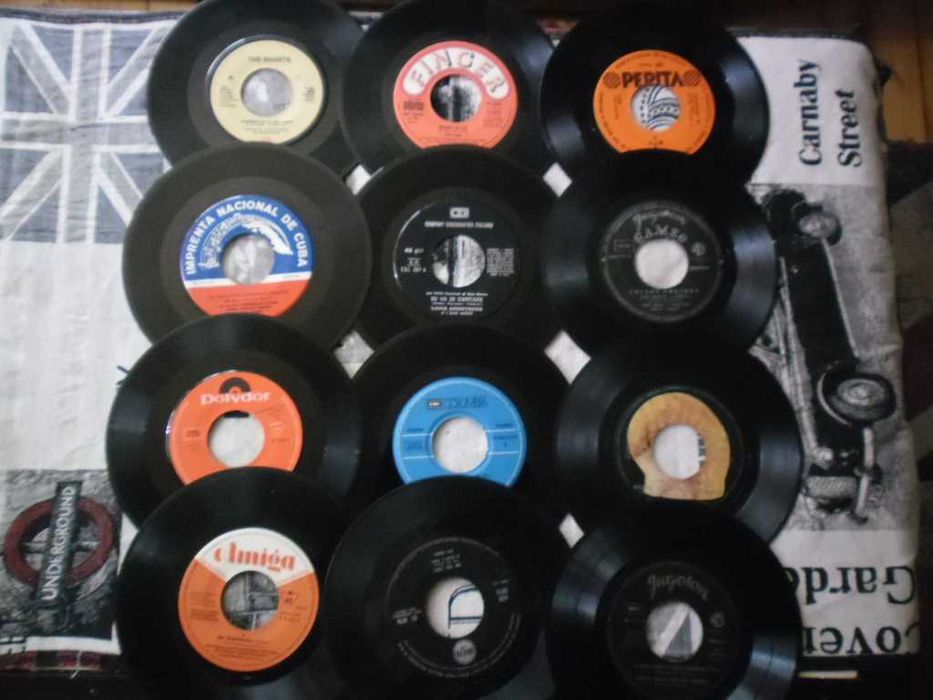 Продавам малки  грамофони плочи