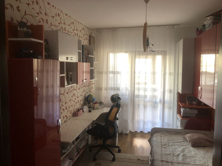 Inchiriez apartament cu 3 camere in pacurari