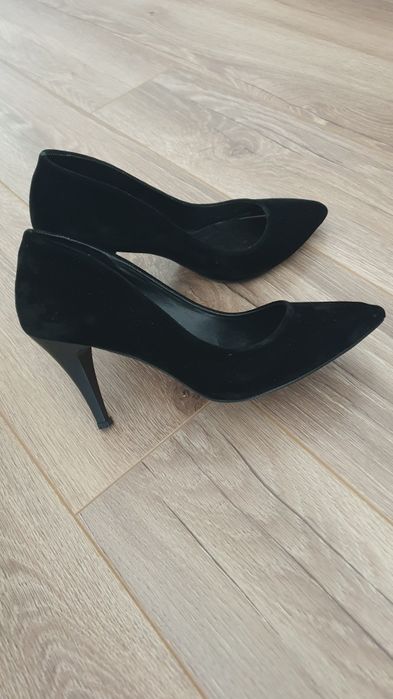 Класически черни велурени стилето обувки