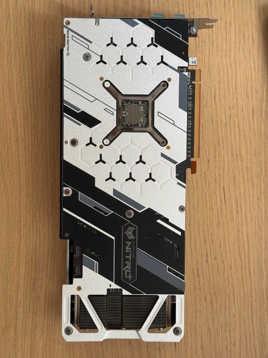 SAPPHIRE NITRO+ RX 5700 XT 8GB GDDR6 – Placa AMD Premium | Sigilii intacte | Cutie originală