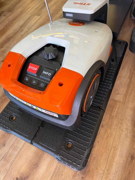 Robot de tuns gazonul iMOW 3.0 + Kit de instalare iMOW 1 pentru robot tuns gazon Stihl, 150 m - NOU CU FACTURA SI GARANTIE!
