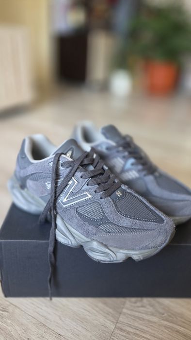 Продавам:new balance 9060