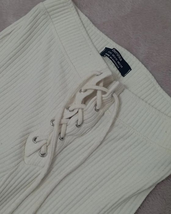 Pantaloni evazați Bershka  mărime xs