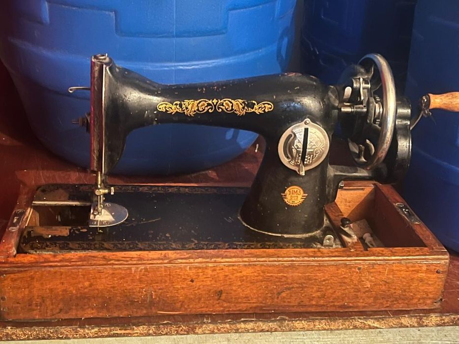 Срочно продается швейная машинка