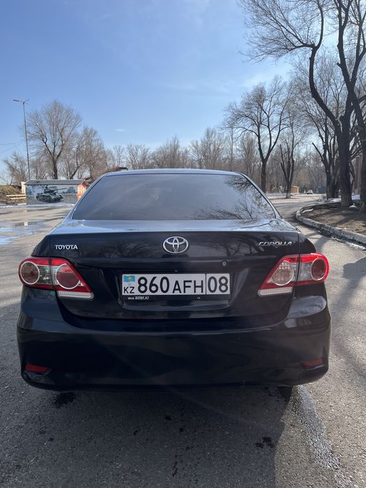 Машина Tayota Carolla