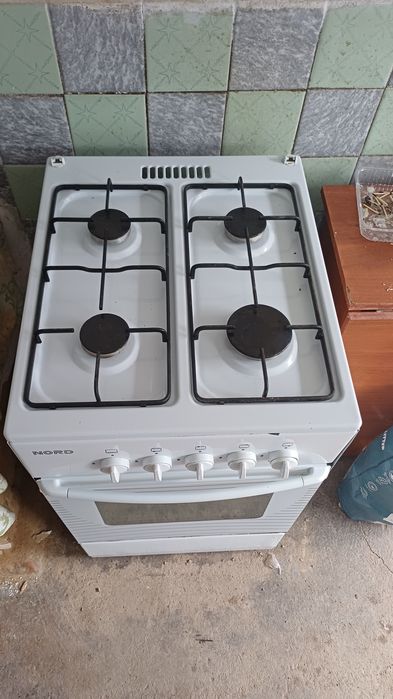 Продам газовую плиту