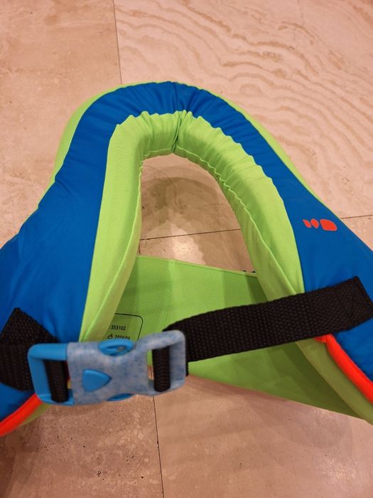 Vesta de salvare cu papuci de piscina