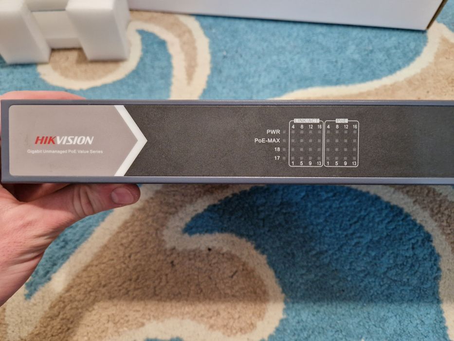 Switch Hikvision 16 porturi
16 Port Gigabit Unmanaged